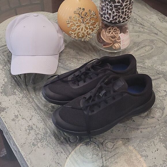 Nike FLEX TRAINERS BLACK ON BLACK 9 - Picture 2 of 9